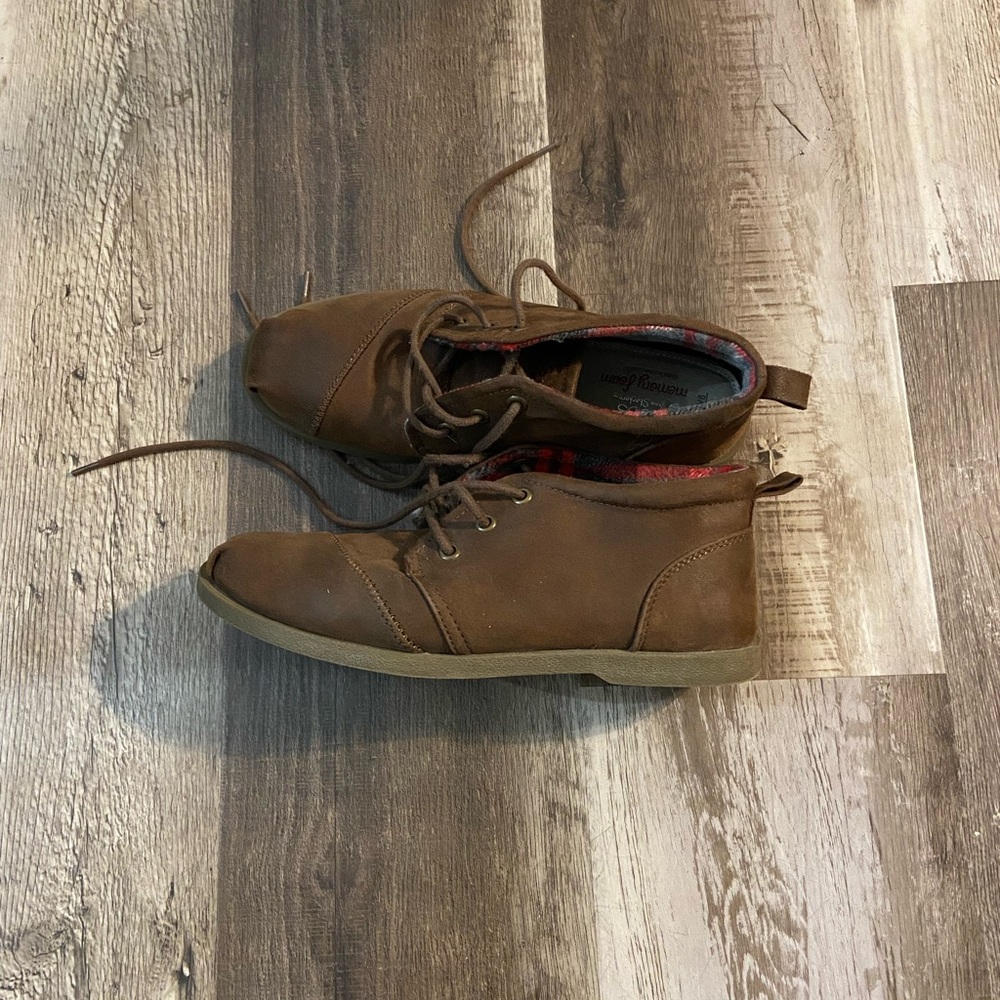 Skechers Brown Ankle Boots with Suede Texture and Classic Design